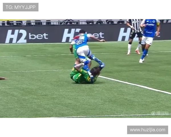 克鲁塞罗门将卡西奥遭队友膝击重伤休克 紧急换下场救治 克鲁塞罗门将卡西奥遭队友膝击重伤休克 紧急换下场救治