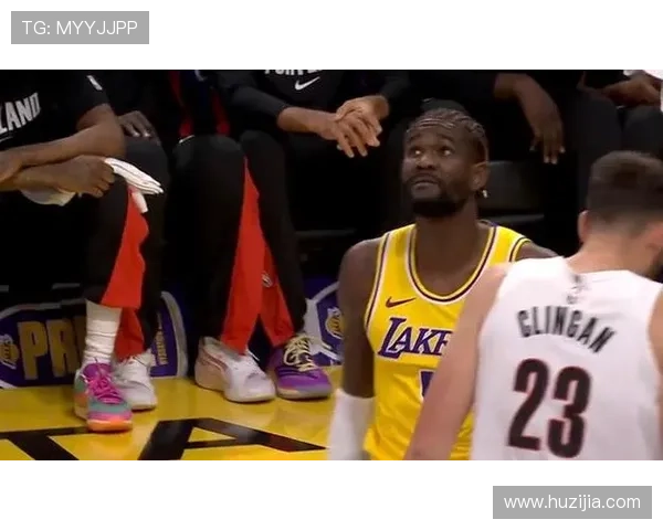 艾顿首节高效砍下七分两助攻两犯在身需警惕球队攻防核心状态出色 艾顿首节高效砍下七分两助攻两犯在身需警惕球队攻防核心状态出色